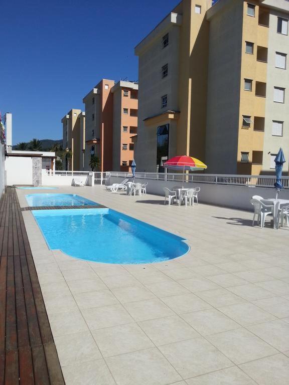Apartamento com Varanda